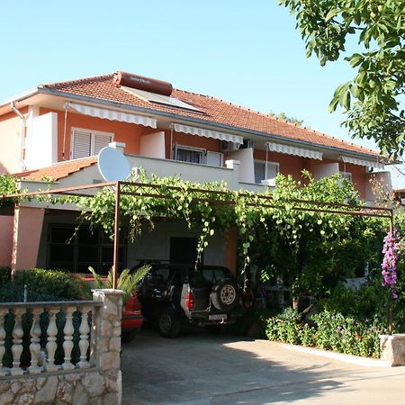 Apartments And Rooms Dobrila Йелса Стая снимка