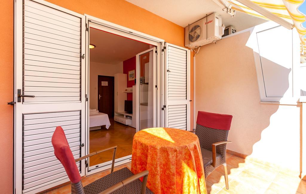 Apartments And Rooms Dobrila Йелса Екстериор снимка