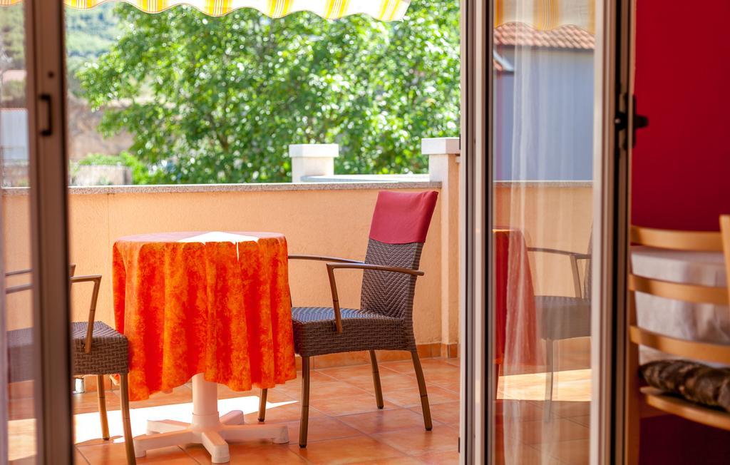 Apartments And Rooms Dobrila Йелса Екстериор снимка