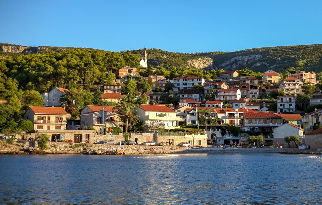 Apartments And Rooms Dobrila Йелса Екстериор снимка