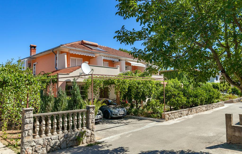 Apartments And Rooms Dobrila Йелса Екстериор снимка