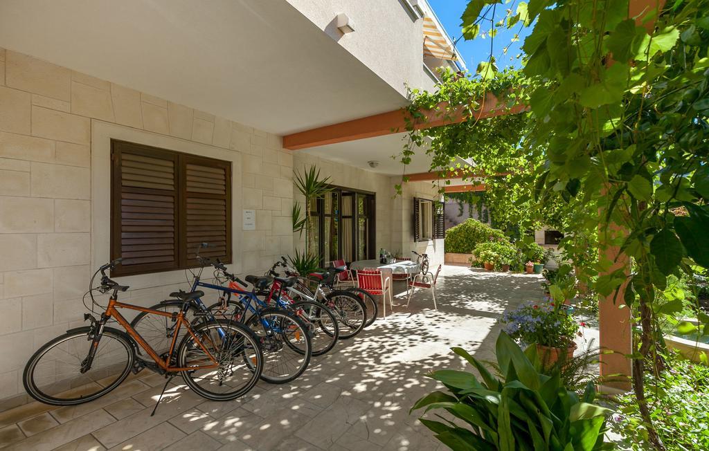 Apartments And Rooms Dobrila Йелса Екстериор снимка