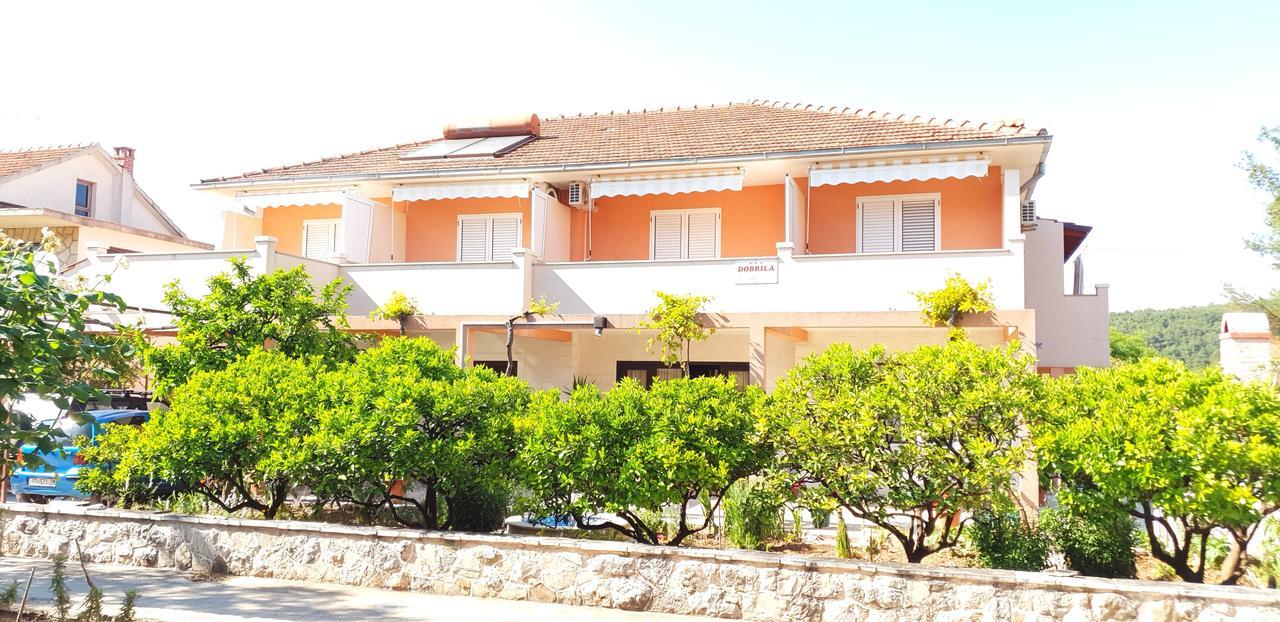 Apartments And Rooms Dobrila Йелса Екстериор снимка