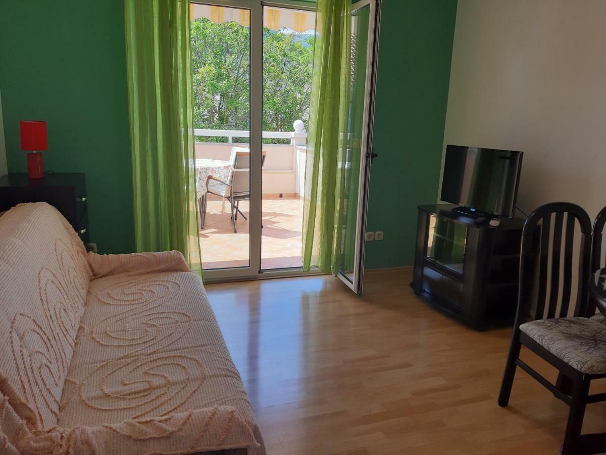 Apartments And Rooms Dobrila Йелса Екстериор снимка
